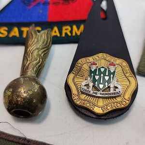Lote de Insignias y Parches Militares Uruguayos y Extranjeros - imagen 4