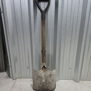Lote de Herramientas de Jardín y Trabajo: Palas, Serrucho, Guadaña y Rastrillo - imagen 5