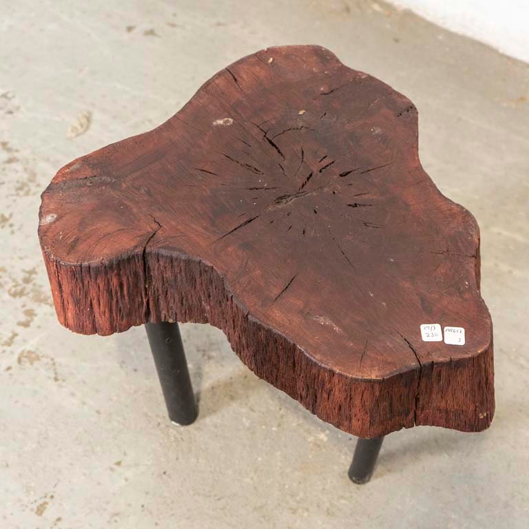 Mesa rústica con patas de caños metálicos - imagen 2