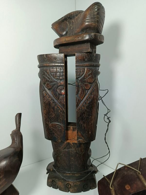 Figuras en madera dura talladas a mano con detalle y función - imagen 2