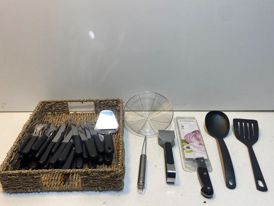 Set de 38 Utensilios de Cocina con Canasto de Mimbre