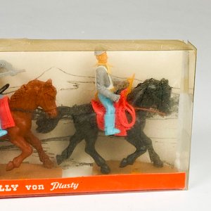 Tres jinetes a caballo plástico, con caja - imagen 3