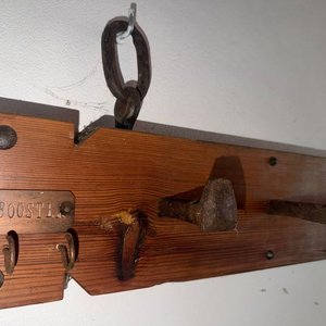 Colgador de Pared Rústico en Madera de Pinotéa y Ganchos de Hierro - imagen 2