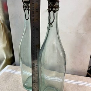 Par de Botellas Antiguas de Vidrio Verdoso con Cierre Mecánico - imagen 4