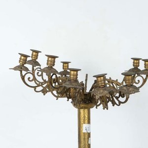 Candelabro de Bronce con 11 Luces y Detalles Ornamentales - imagen 2