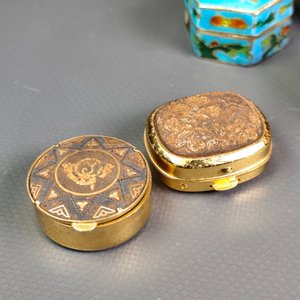 Seis Pastilleros Decorados con Esmalte y Detalles Metálicos - imagen 6