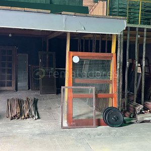 Lote anterior: Lote de Puertas y Ventanas de Madera