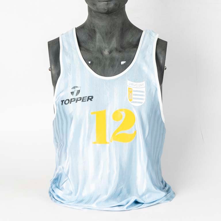 Lote anterior: Camiseta de basketball de la selección de Uruguay de TOPPER
