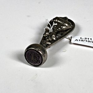 Matasellos Antiguo de Bronce Labrado con Iniciales - imagen 3