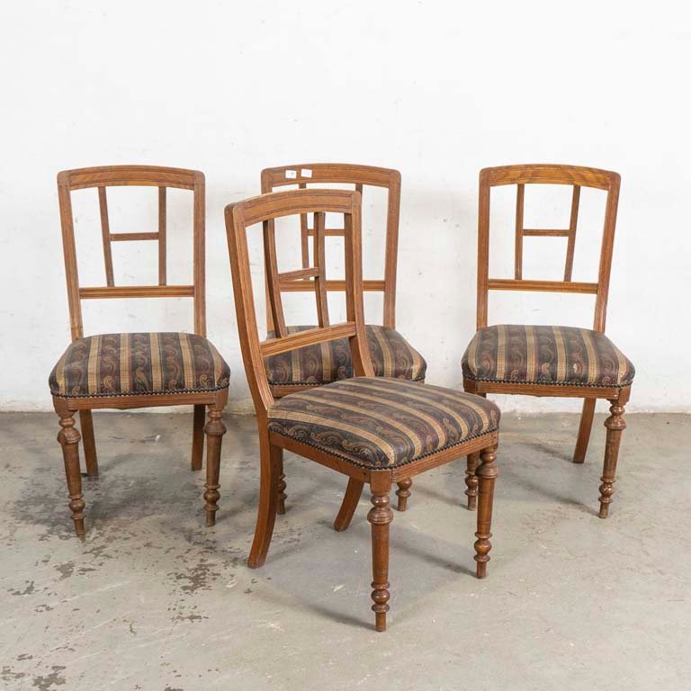 Juego de 4 Sillas Inglesas de Roble con Tapizado Rayado