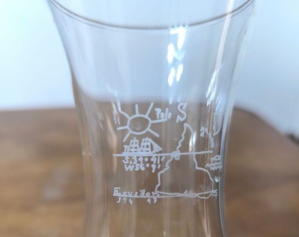 JARRA DE VIDRIO TALLADO: Un vaso de vidrio tallado inspirado en Torres García - imagen 2