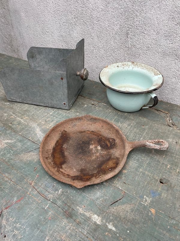 Cajón de Chapa de Almacén, Pelela Esmaltada y Plancha de Hierro Antigua - imagen 1