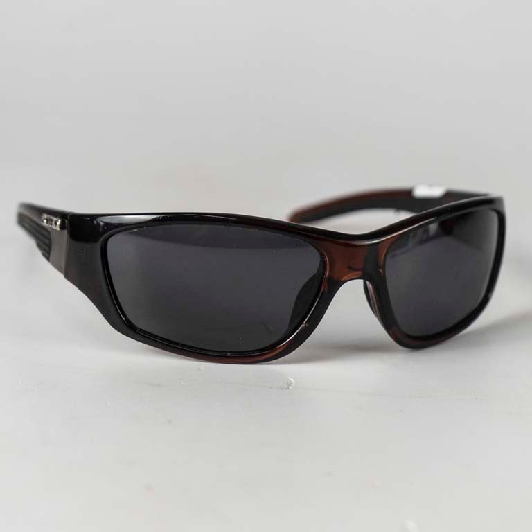 Lote siguiente: Lentes de sol Traffic con detalles