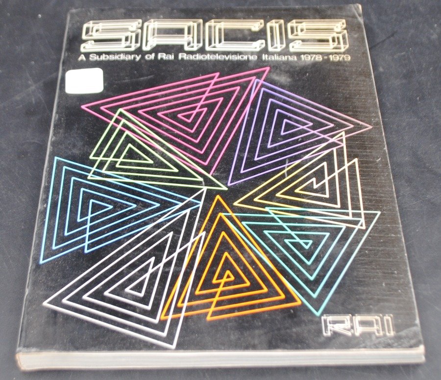 Lote anterior: Libro de SACIS con diseño geométrico y logo RAI