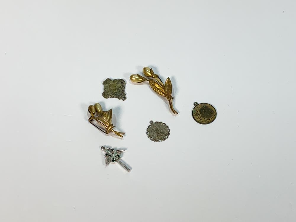 Lote de 6 Piezas: 3 Medallas Religiosas y 3 Prendedores Vintage