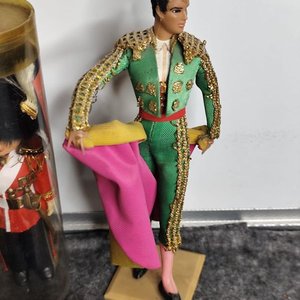 Lote de 5 Muñecos Importados: Escocés, Guardia Real, Torero y Dos Más - imagen 2