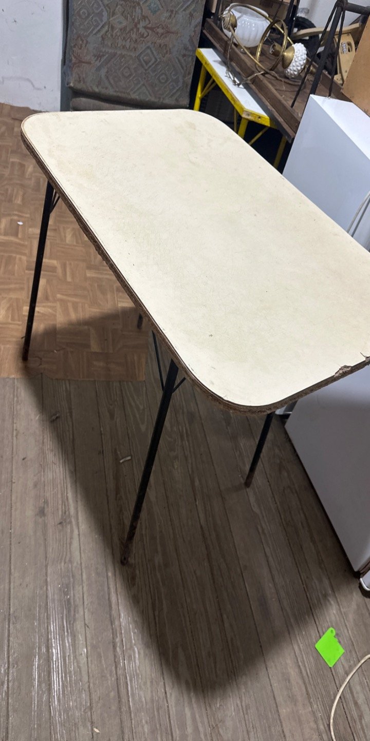 Lote anterior: Mesa de Plegado en Buena Condición