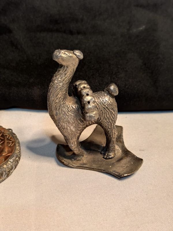 Figuritas de camello metalicas con accesorios - imagen 2