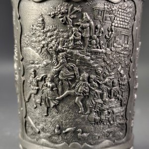 Conjunto de 5 Vasos de Peltre con Decoración Relieve y Escenas Costumbristas - imagen 11