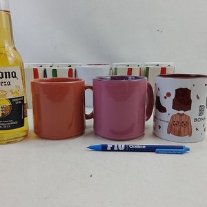 Lote de 18 Tazas y Jarros de Cerámica con Diseños Variados - imagen 9