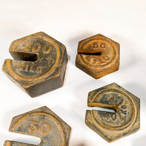 Juego de 8 Pesas de Hierro para Balanza con Enganche - imagen 3