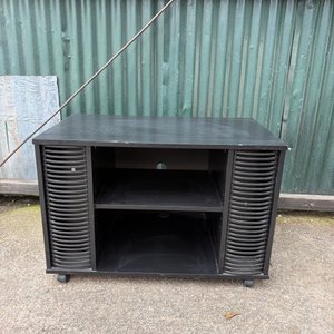 Lote anterior: Mueble Negro para Equipo de Música con Porta CDs y Ruedas