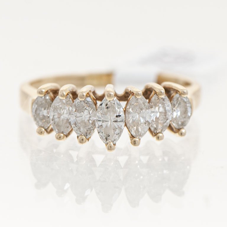 Lote anterior: Anillo de Oro con Brillantes Navette