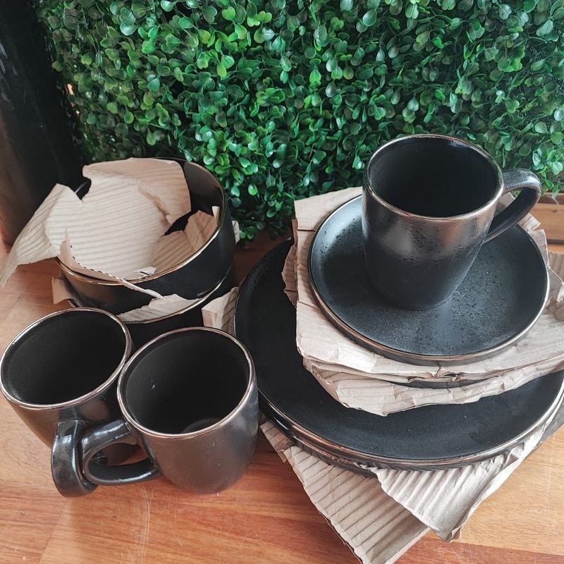 Vajilla de metal 12PCS en buen estado