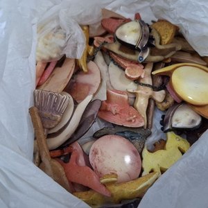 Lote de Componentes para Bijouterie Artesanal: Brazaletes, Dijes y Piezas Varias - imagen 2
