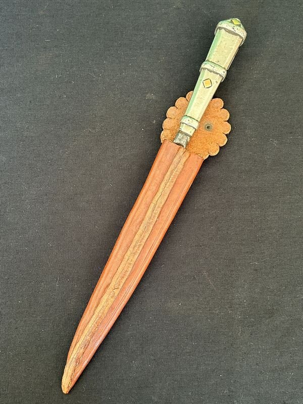 Cuchillo viejo artesanal de alta calidad con detalles únicos - imagen 10