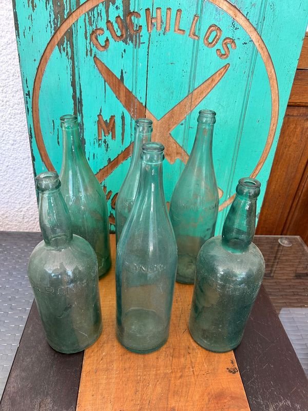 Botellas de vidrio antiguo en buen estado - imagen 1