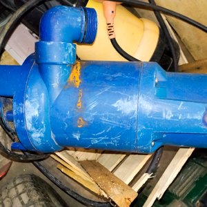 Lote de 4 Bombas y Motores Eléctricos con Nicho para Contador - imagen 3