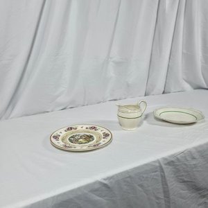 Juego de Lechera y Dos Platos de Porcelana con Diseño Floral y Ribete Verde - imagen 3