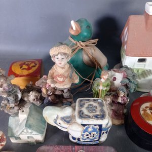 Lote de 13 Adornos Variados: Figuras, Casitas y Más - imagen 6