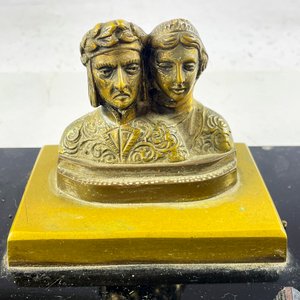 Tintero Antiguo de Bronce y Vidrio con Busto de Pareja - imagen 3