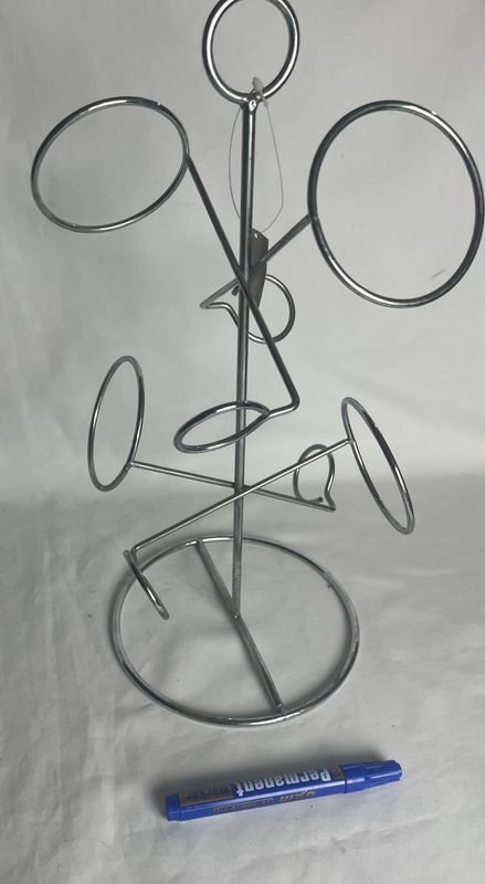 Rack de Metal con Diseño Circular - imagen 6