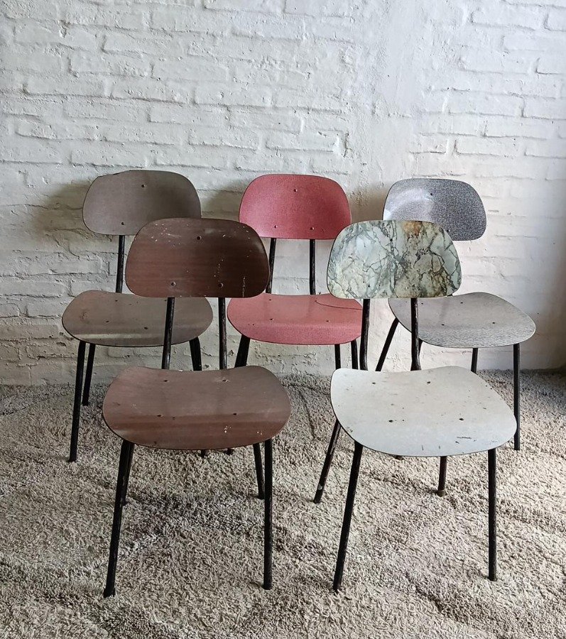 Lote de 5 Sillas Metálicas con Asiento y Respaldo Estampados
