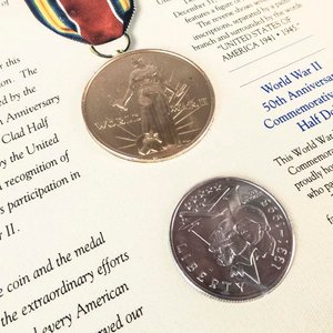 Medalla Conmemorativa 50º Aniversario II Guerra Mundial y Moneda Dólar USA - imagen 2