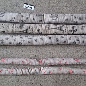 Dos Alfombras Borde Burdeos y Cinco Burletes Protectores de Bajo Puerta - imagen 2
