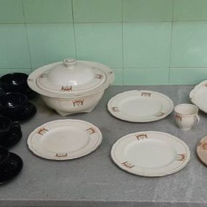 Juego de Loza Inglesa: Tazas, Platos y Bowls - imagen 1