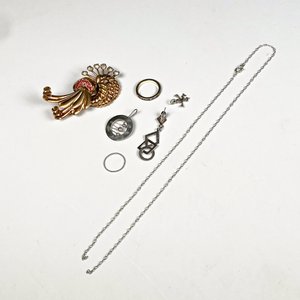 Lote de 6 Piezas de Bisutería: Broche, Colgante, Anillos y Cadena - imagen 2