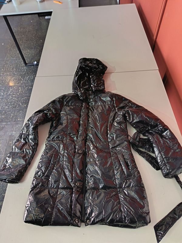 Campera de Mujer Talle M, Negro Brillante