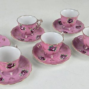 Juego de 5 Tazas y Platos de Porcelana Rosa con Flores Doradas - imagen 3
