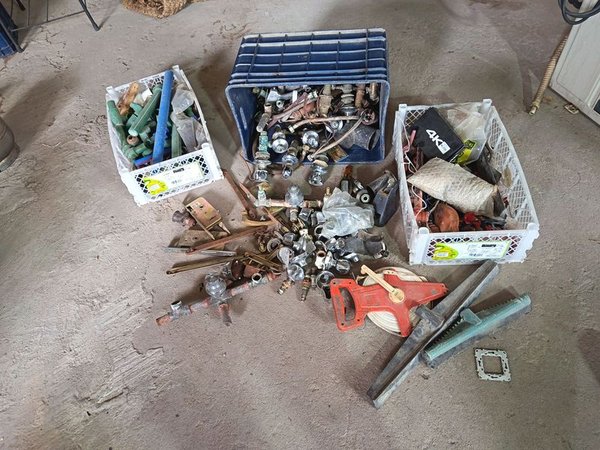 Lote de Artículos de Sanitaria y Ferretería Varios - imagen 1