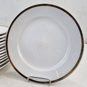 Juego de 13 Platos Llanos Porcelana Nacional 'Olmos' con Borde Dorado - imagen 3