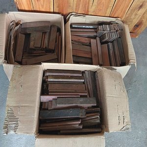 Lote siguiente: Lote de 3 Cajas con Listones de Piso Parquet de Madera
