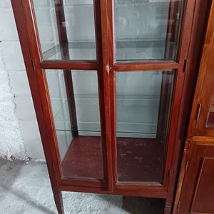 Vitrina Antigua de Madera con Puertas y Estantes de Vidrio - imagen 5
