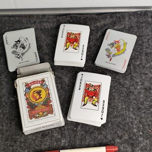 5 Mazos de Cartas: 4 Poker y 1 Española, Plásticas - imagen 1