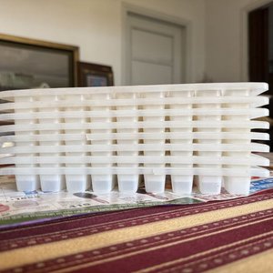 Lote de 8 Hieleras de Plástico para Cubitos de Hielo - imagen 3