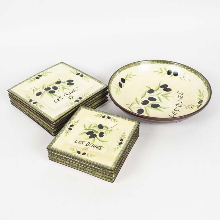 12 Piezas de loza William James Les Olives. Fuente pintada abajo se está descascarando, dos platos chicos con cascaduras - Medidas: Plato grande 25x25cm
